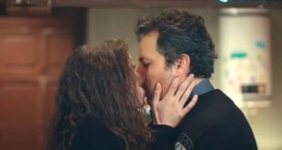 Bacio tra Bahar e Arif / La forza di una donna