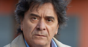 Pietro Bontempo è Attilio Grillo a Un posto al sole (foto RAI)