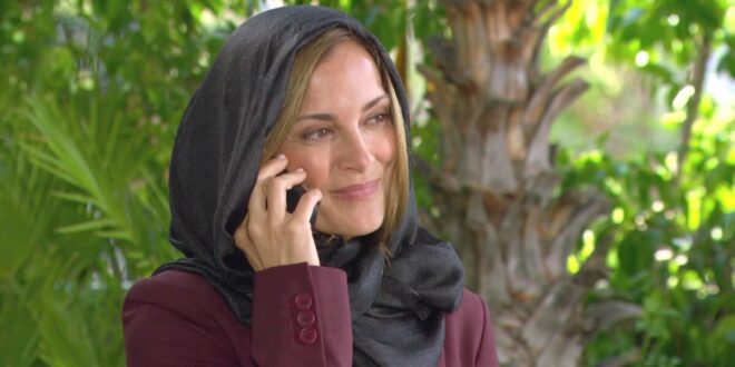 Taylor (Rebecca Budig) / Beautiful