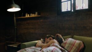 Larissa sorprende Maxi e Henry, Tempesta d'amore © ARD (Screenshot) 4