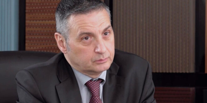 Domenico Orsini è Ennio De Stefani a Un posto al sole (screenshot)