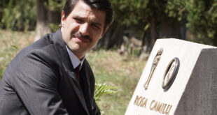 Marcello sulla tomba di Rosa / Il paradiso delle signore (foto Ufficio Stampa Aurora Tv)