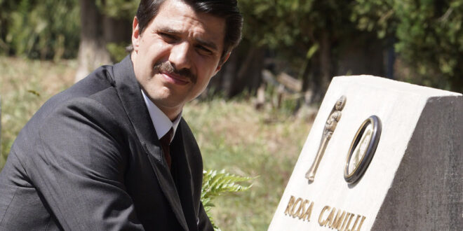 Marcello sulla tomba di Rosa / Il paradiso delle signore (foto Ufficio Stampa Aurora Tv)
